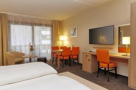 Superior Double Room with Lateral Lake View