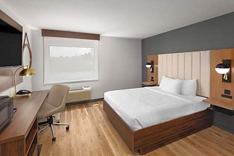Queen Room with Mobility/Hearing Access - Non-Smoking