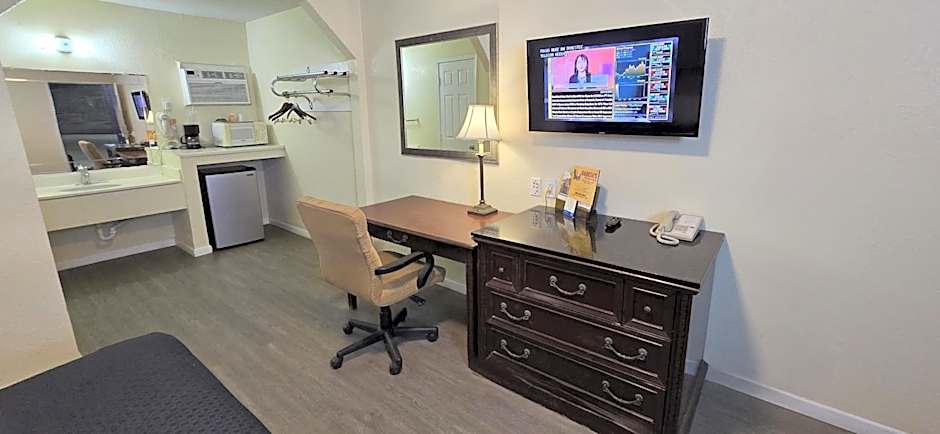 Rodeway Inn & Suites