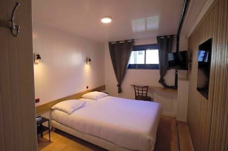 Standard Double Room with shower or bathtub