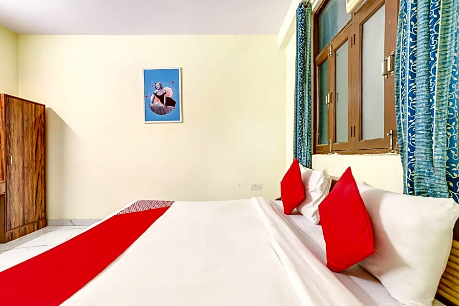 Hotel O Vishwakarma Palace