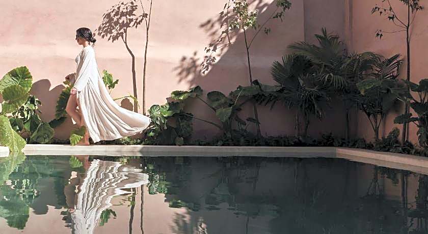 Domus Blanc Boutique Hotel