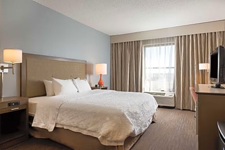 1 King Mobility Access With Tub Nonsmoking