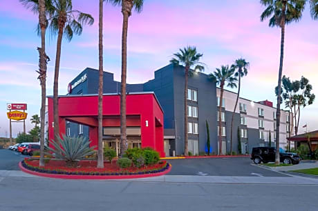 Best Western Plus Commerce Hotel