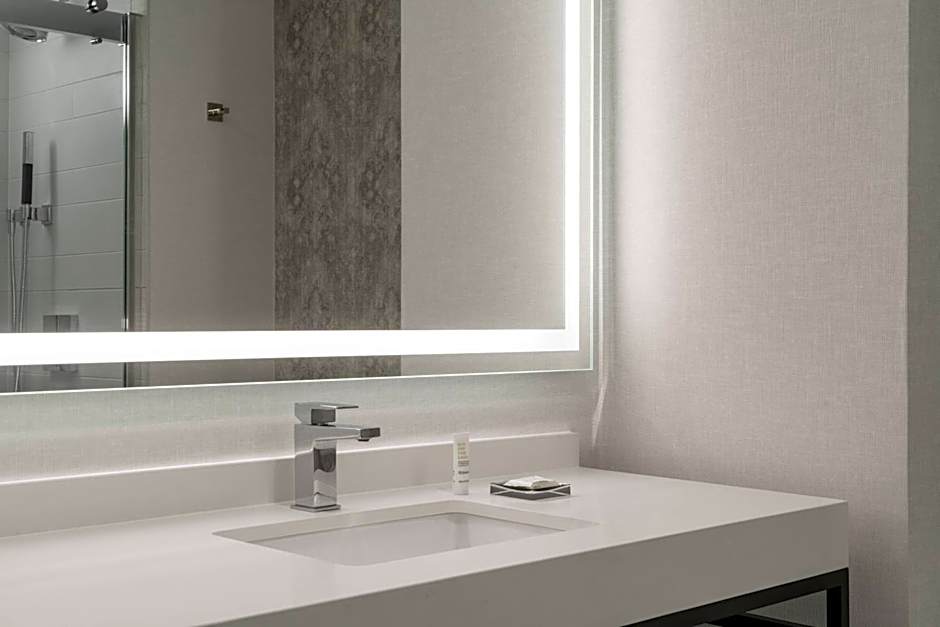 New Orleans Marriott Warehouse Arts District