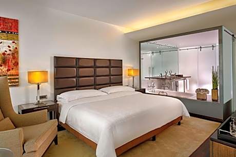 Executive Suite, Club Lounge and Spa access level, 1 King