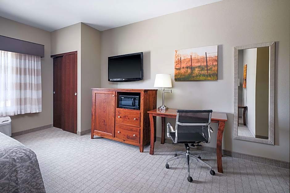 Green Mill Village Hotel & Suites, BW Signature Collection