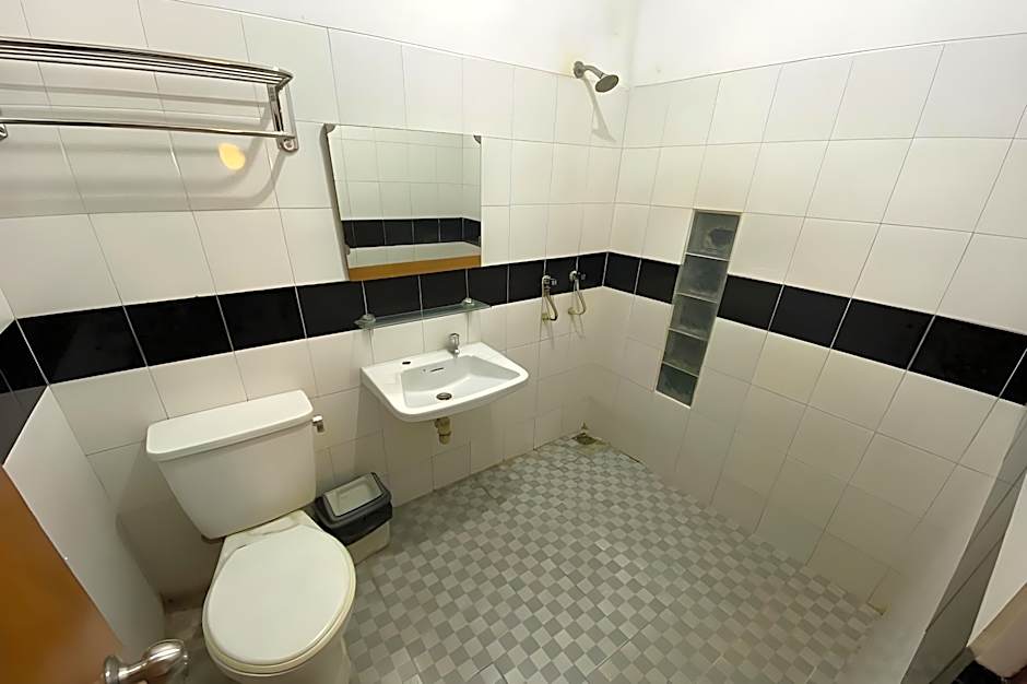 Hotel Lestari Near Lippo Plaza Mall Jember