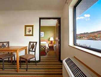 Super 8 by Wyndham Houghton