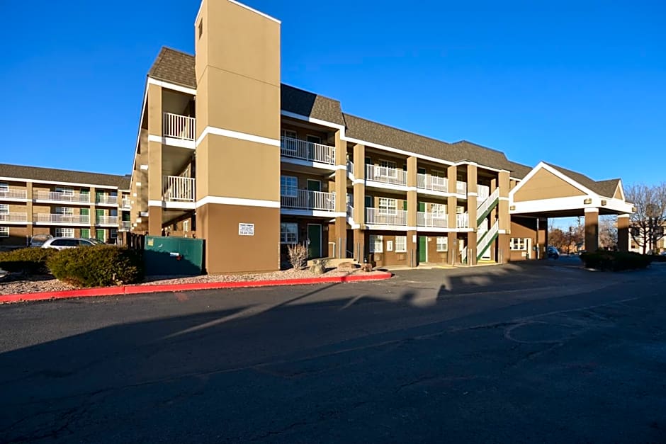 HomeTowne Studios Denver - Lakewood West