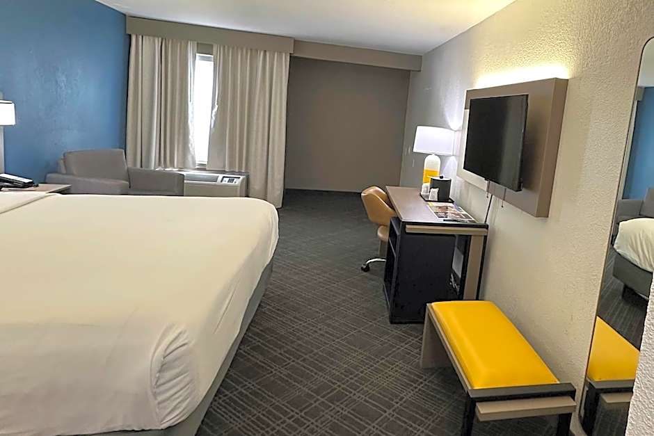 Comfort Inn North Dallas Near the Galleria