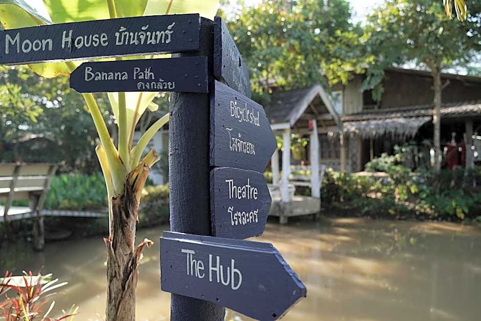 Art House at Chiangdao - Waterlily House