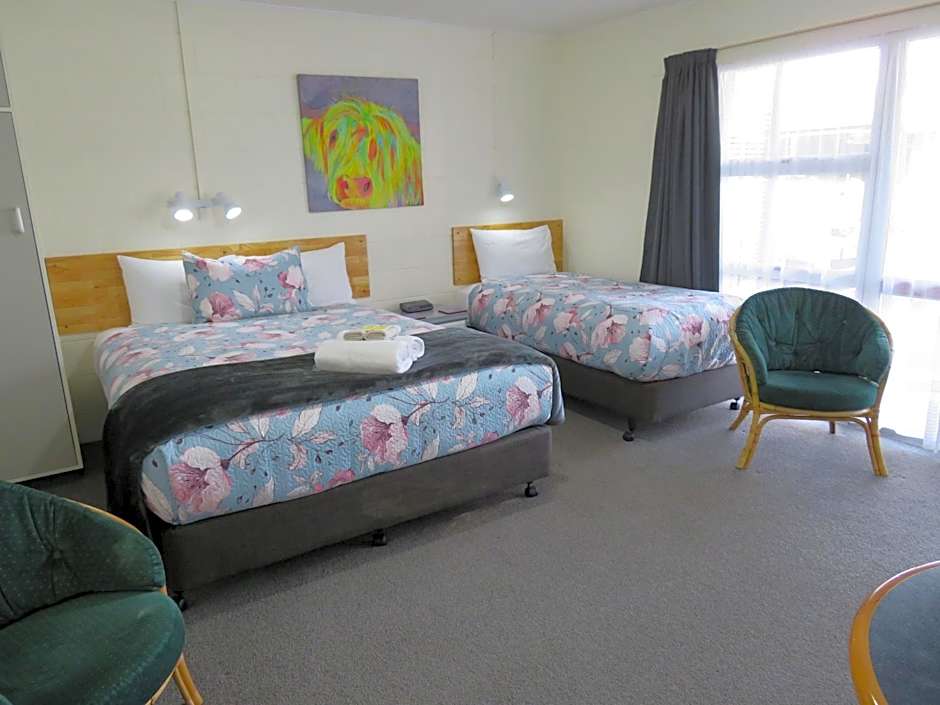 Commodore Court Motel