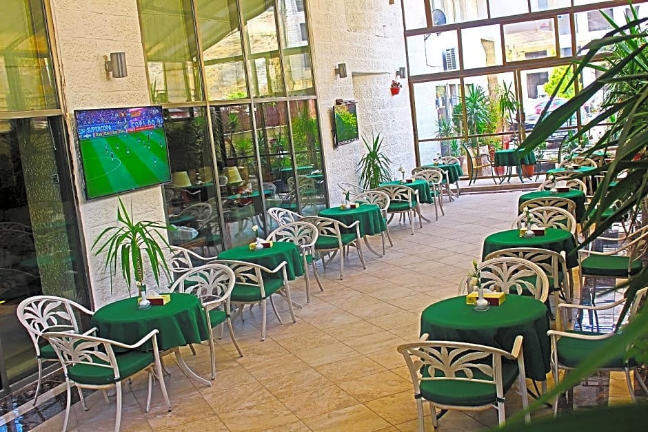 Al Fanar Palace Hotel and Suites