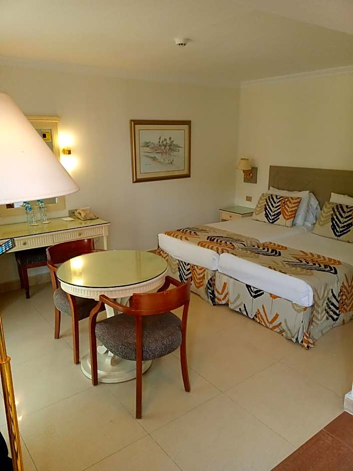 Cairo Pyramids Hotel