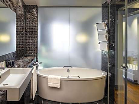 Grande King Room
