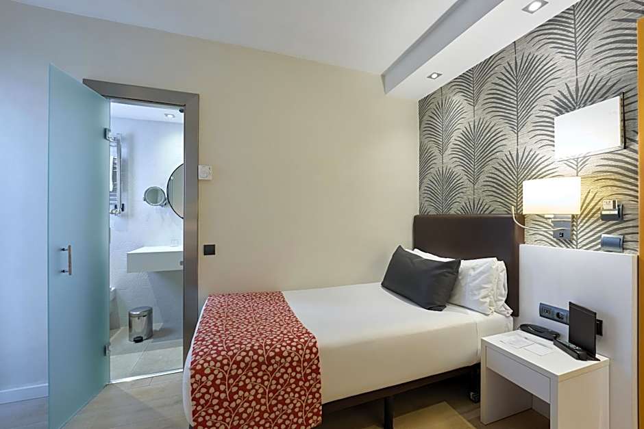 Catalonia Castellnou Hotel
