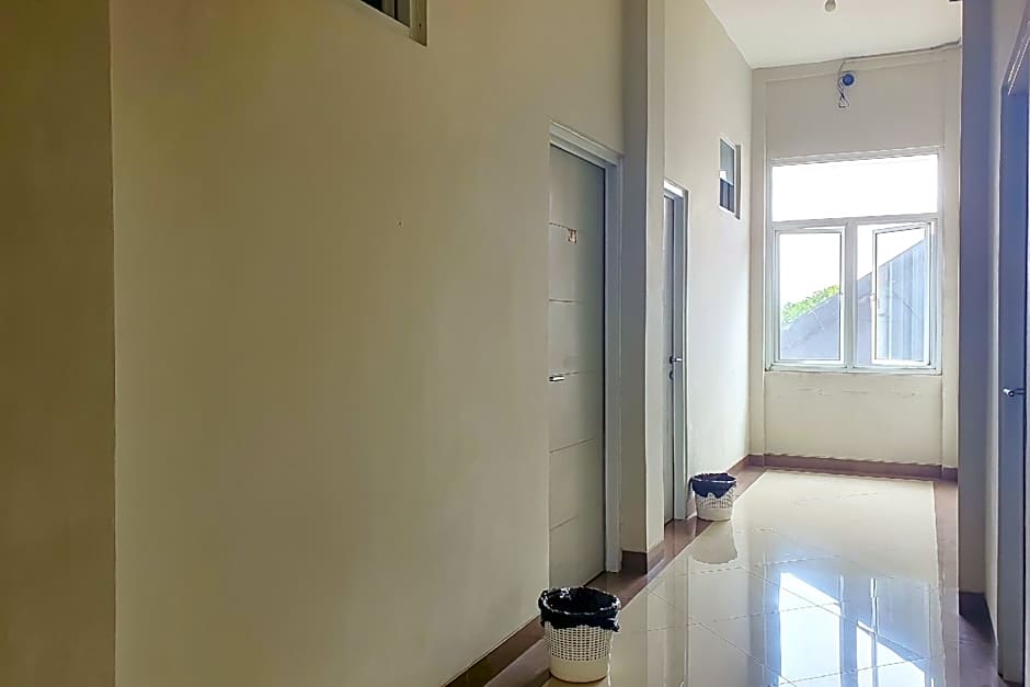 Urbanview Hotel Pondok Mas Cirebon By Reddoorz – Cirebon, OH