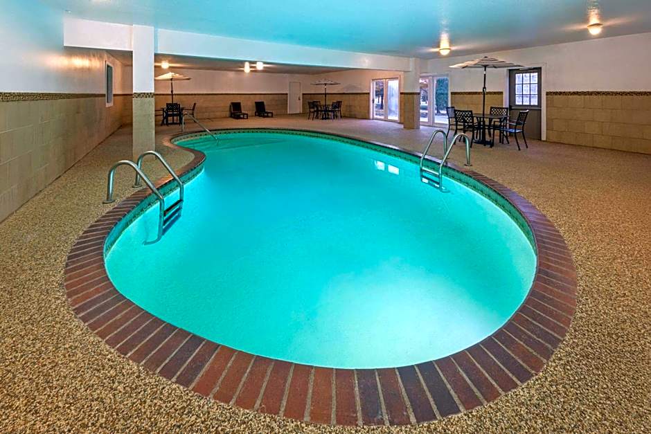 Days Inn by Wyndham Hutchinson