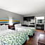 HomeTowne Studios by Red Roof Richmond - Airport Sandston