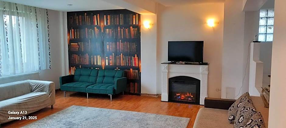 VillaWeb 9rooms - Long term business aparthotel 29 Euro per night per room, min 3months