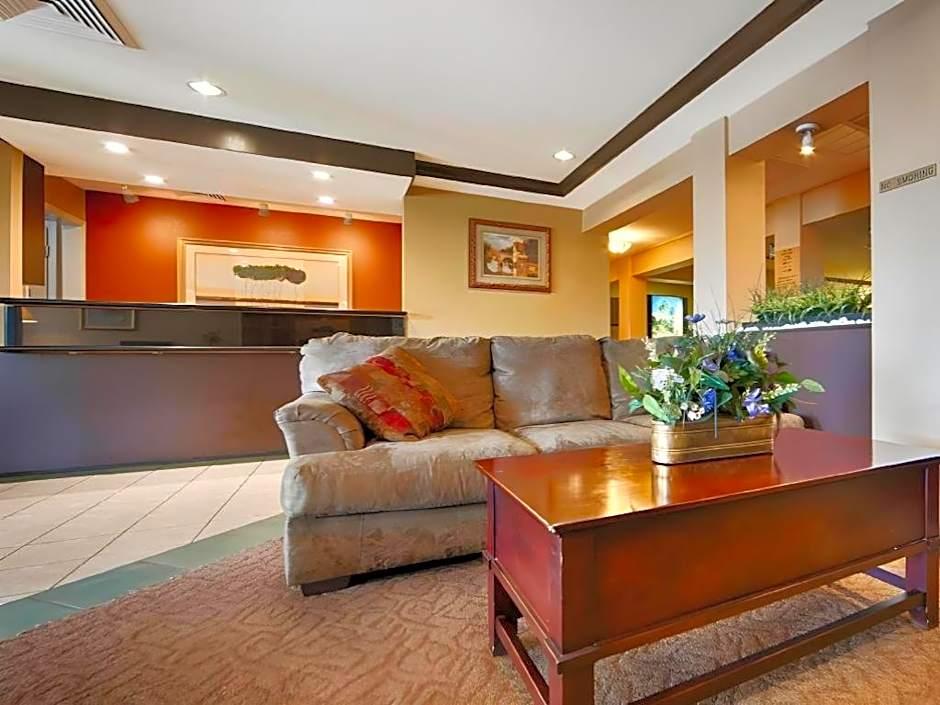 Best Western Plus Twin View Inn & Suites