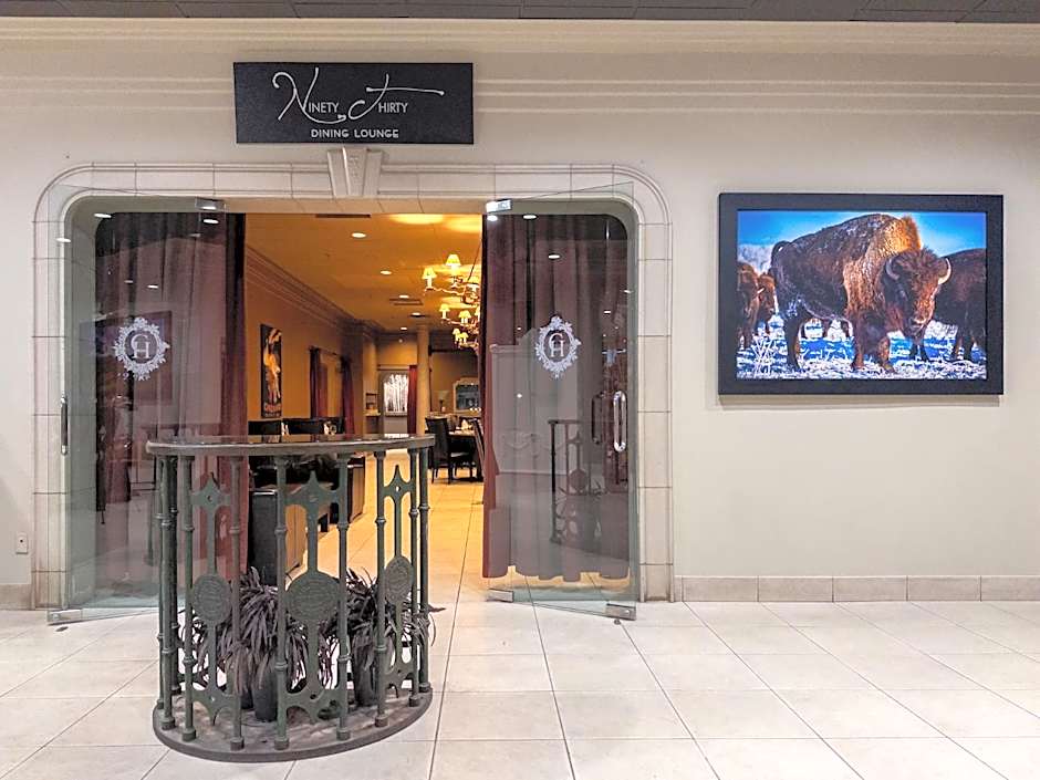 Carriage House Hotel & Conference Centre