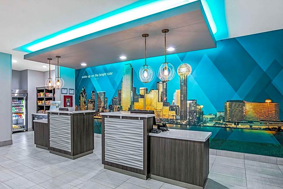 La Quinta Inn & Suites by Wyndham DFW West-Glade-Parks