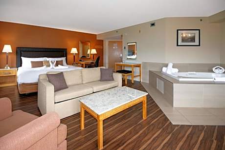 Coast Executive King Suite with Jetted Tub