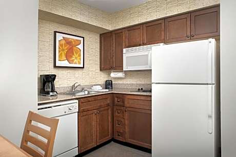 One-Bedroom Queen Suite
