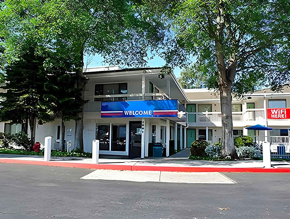 Motel 6-Oakland, CA - Embarcadero
