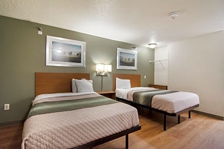 Studio Room with Two Queen Beds Non-Smoking