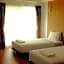 The Pride Hotel At Laemsing
