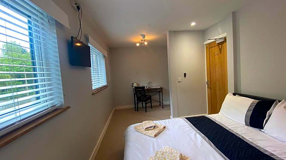 Deepcut Lodge Bed & Breakfast Self Service