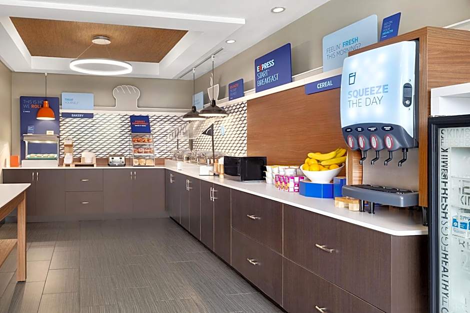 Holiday Inn Express & Suites Greenville-Downtown by IHG