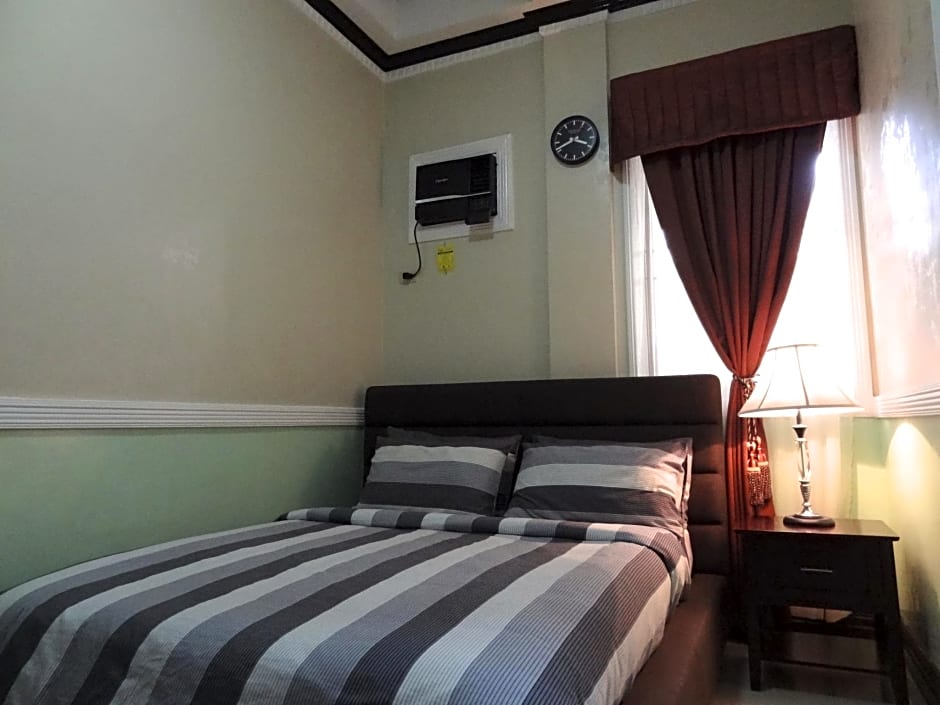 The Executive Villa Inn & Suites