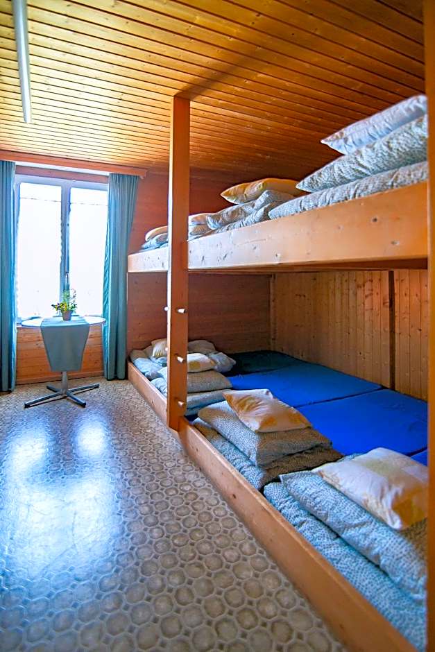 Aparthotel-Almgasthaus Gemsli - A bisal Österreich überm Schweizer Rheintal