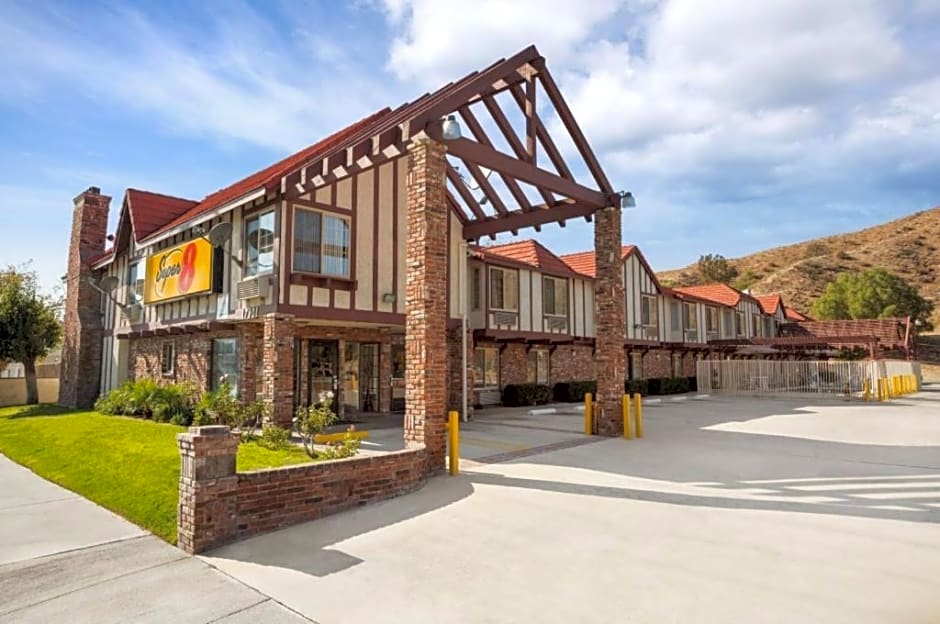 Super 8 by Wyndham Santa Clarita/Valencia