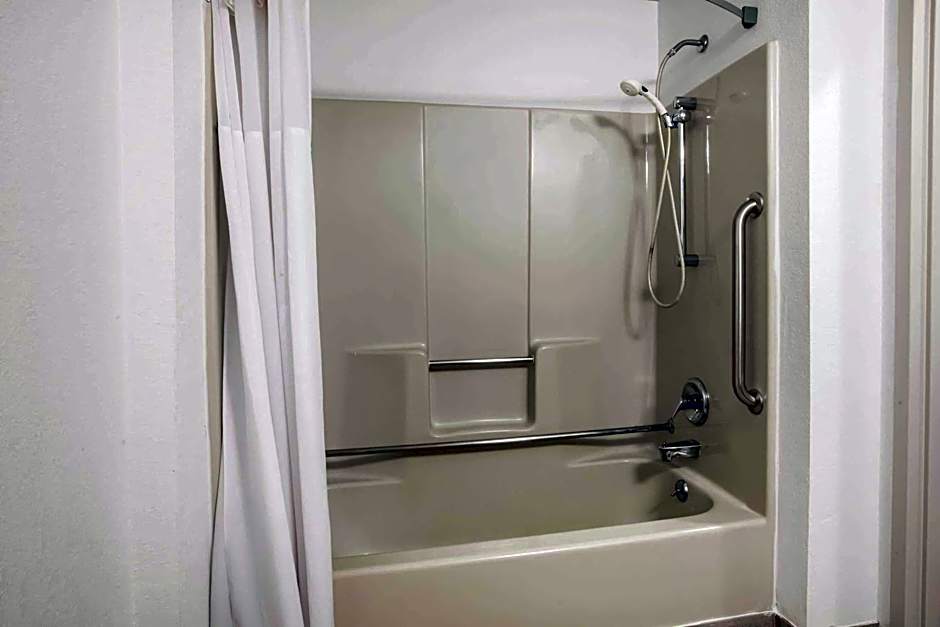 Days Inn & Suites by Wyndham Rochester Hills MI