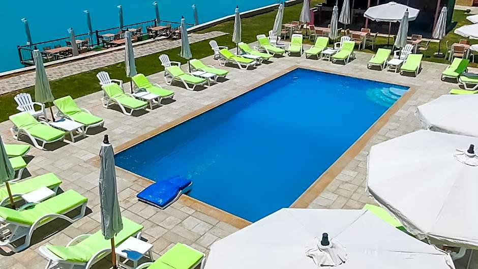 Golden Lake Marina Hotel