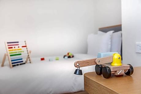 One-Bedroom Suite with One King Bed and One Single Bed