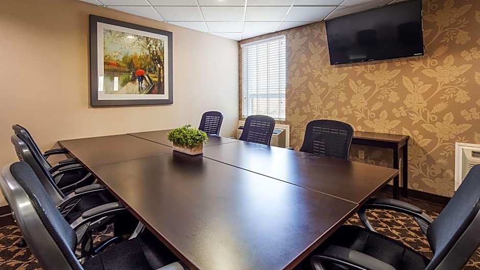 Best Western Plus Bowmanville