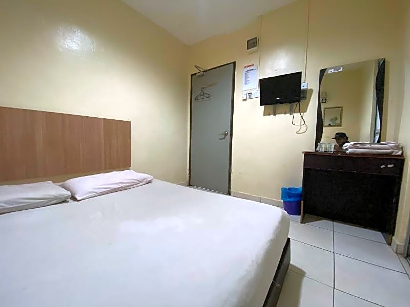 OYO 89760 Harmoni Inn Hotel