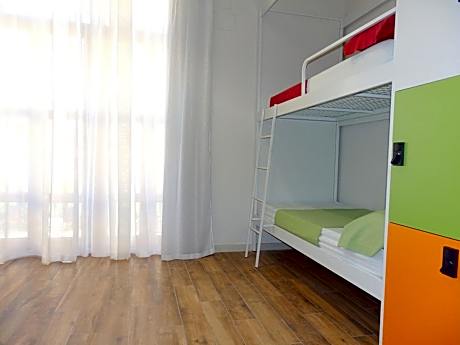 Bunk Bed in 6-Bed Female Dormitory Room