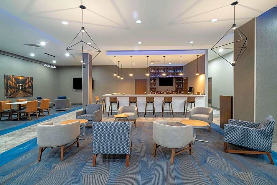 La Quinta Inn & Suites by Wyndham Louisville East