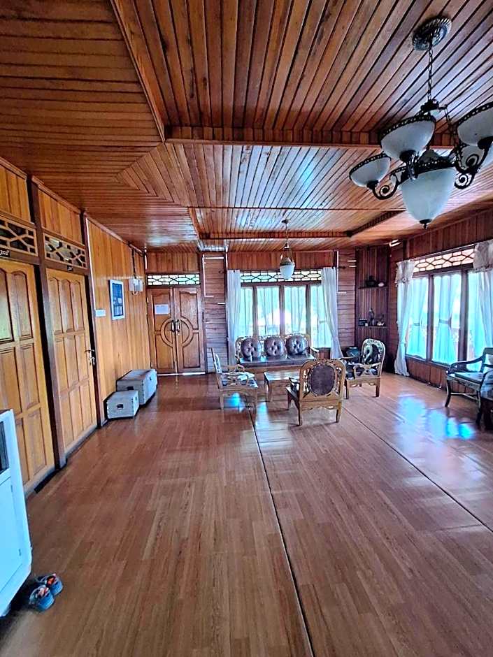 Palanta Roemah Kajoe Syariah Villa