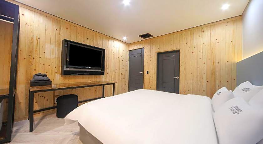 Masan First Class Hotel