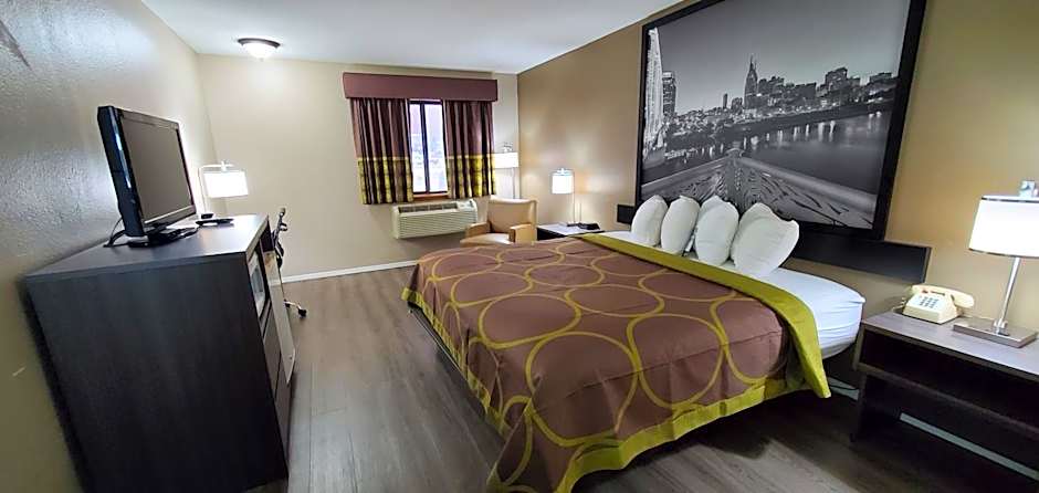 Super 8 by Wyndham Paris