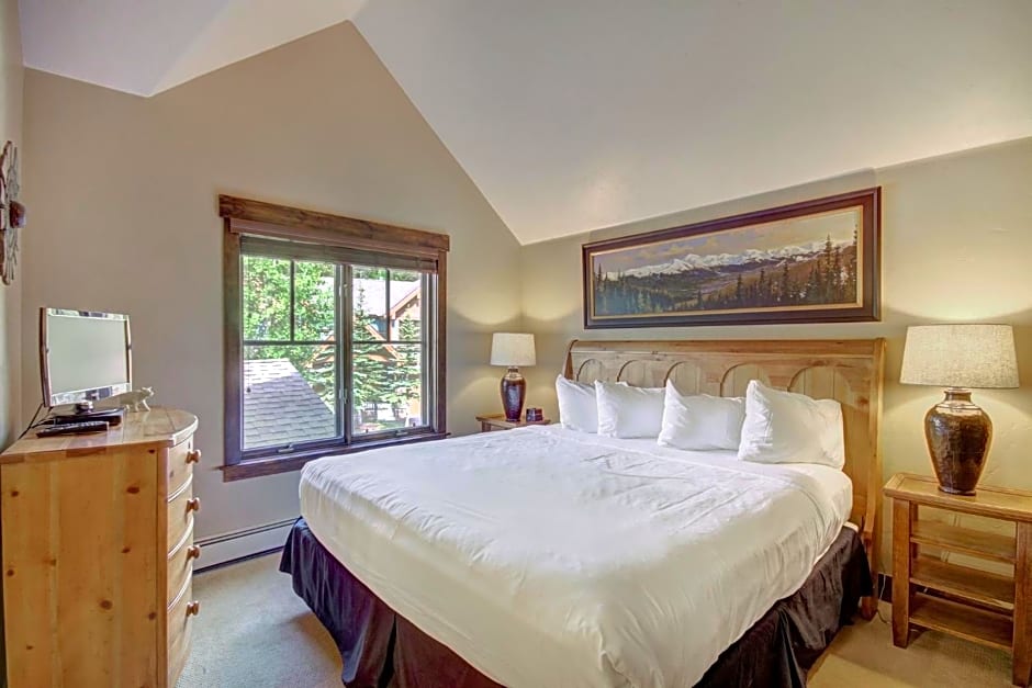 Mountain Thunder Lodge