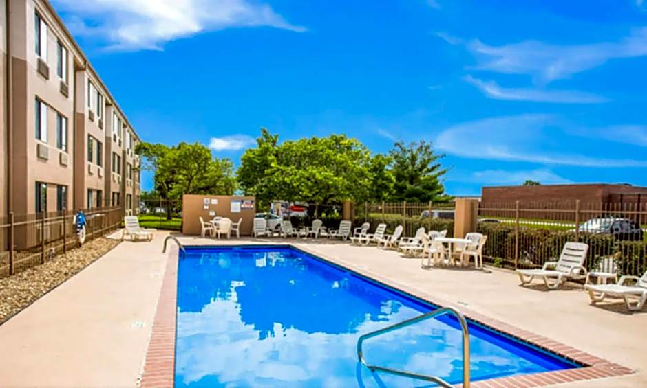 Quality Inn Kansas City International Airport